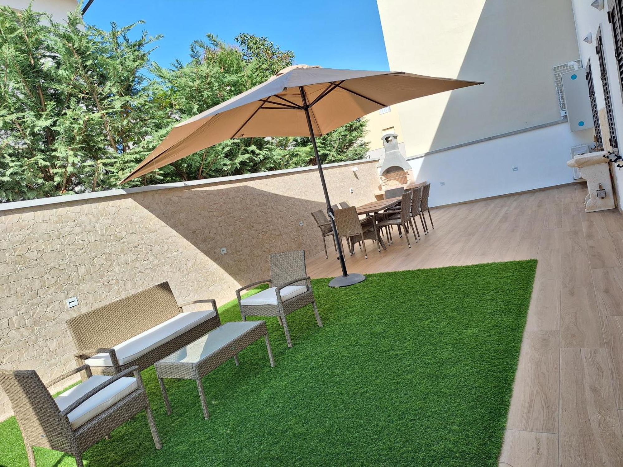 Dd House Family Holiday Apartment Чечина Экстерьер фото